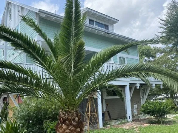 2214 Mission St, Kemah, TX 77565