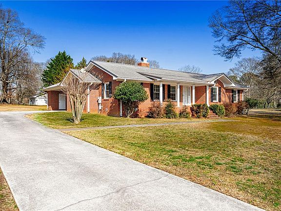 2nd image of 173 Madison St