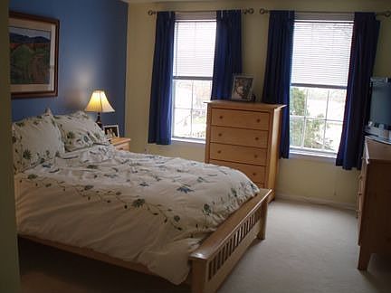 Back bedroom with new carpeting