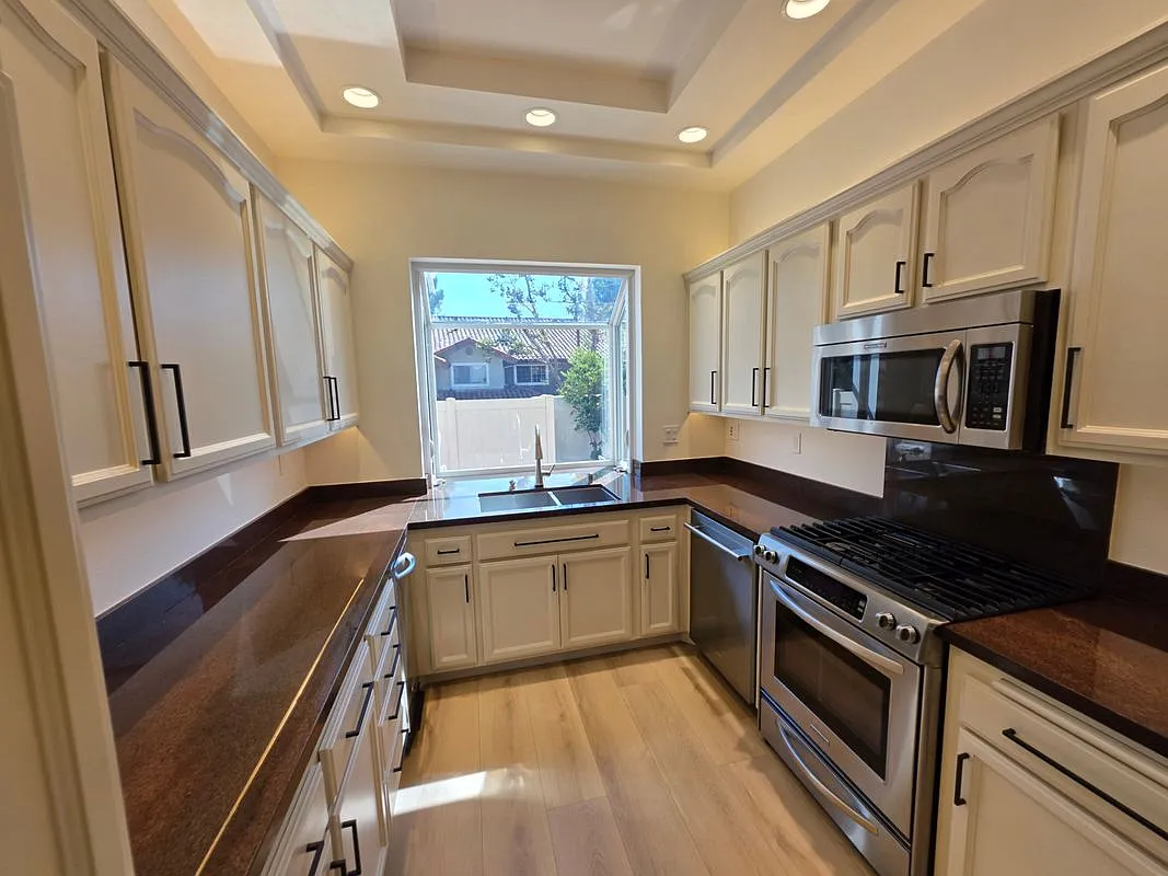 3 bed, 3.0 bath, 1773 sqft, $4,700 — Photo 2