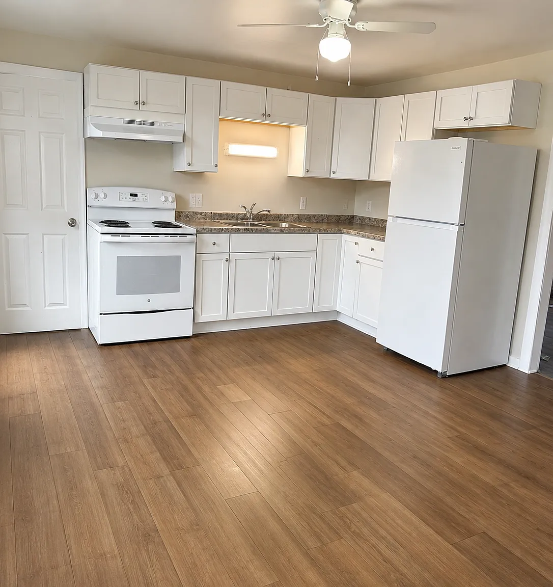 4 bed, $2,200 — Photo 1