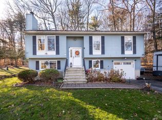 34 Alpine Ct, Hewitt, NJ 07421