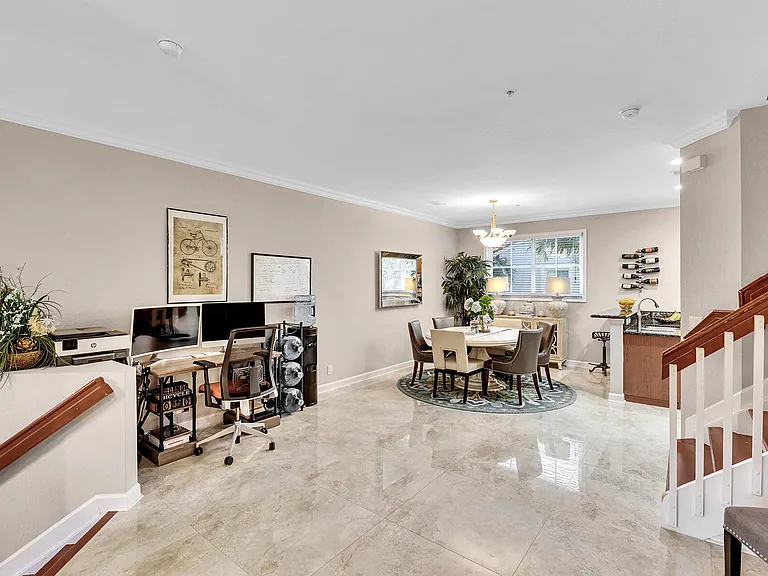 323 Bayfront Dr — Photo 9