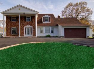 34 Faculty Ln, Farmingville, NY 11738
