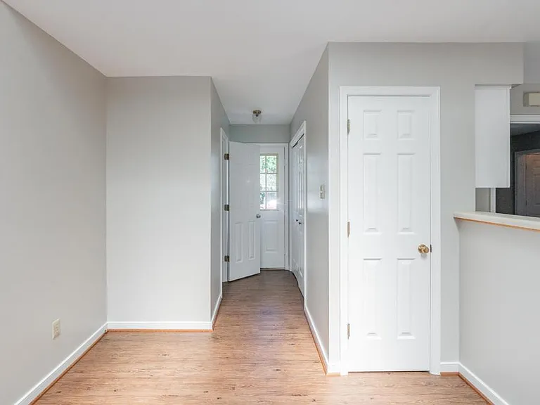 8915 Castle Point Dr — Photo 13