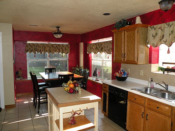2nd image of 822 Deerlake Dr