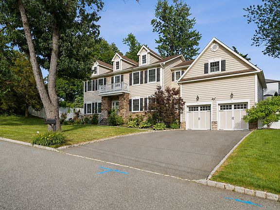 3rd image of 1233 Poplar Ave