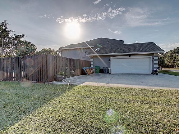 3rd image of 669 Howard St