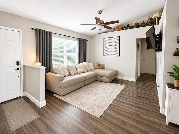 4th image of 966 N Dean Cir