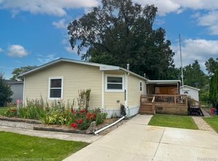 14000 Bronte Dr S, Shelby Township, MI 48315