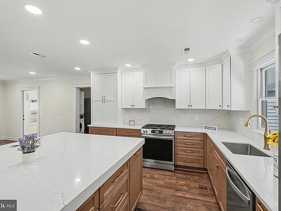 3rd image of 11080 Dutch Hollow Rd