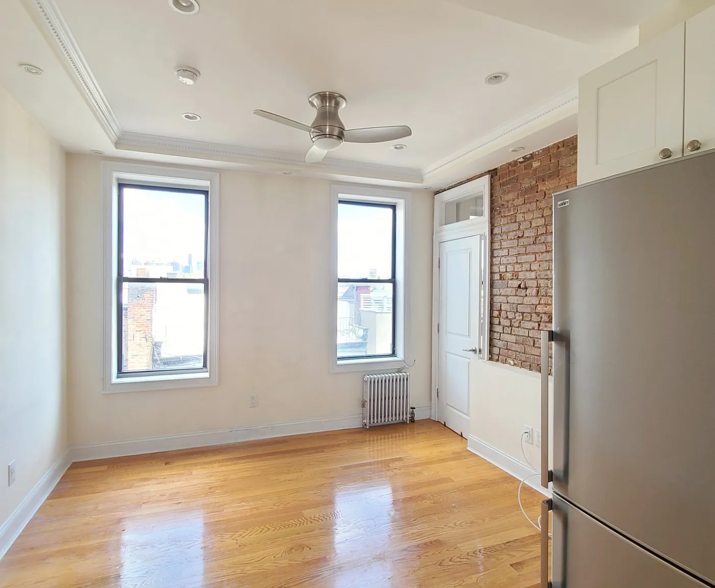 409 East Sixth Street — Photo 3
