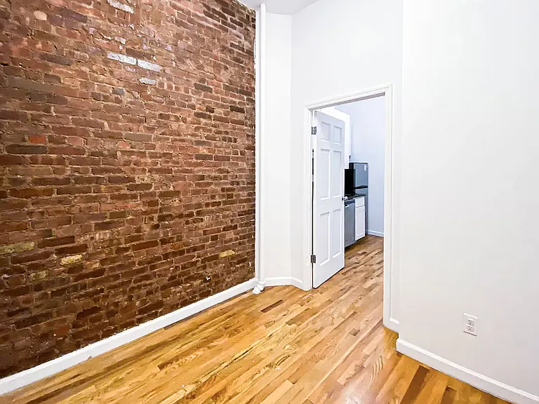 324 E 13th St #4 — Photo 5