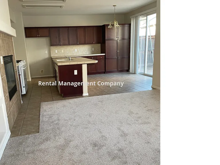 4020 N Fig Tree Ln — Photo 2