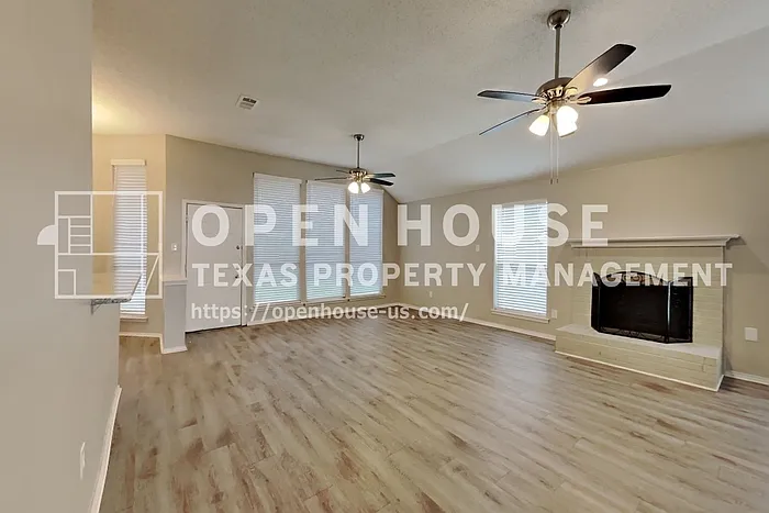 3 bed, 2.0 bath, 1570 sqft, $1,925 — Photo 4