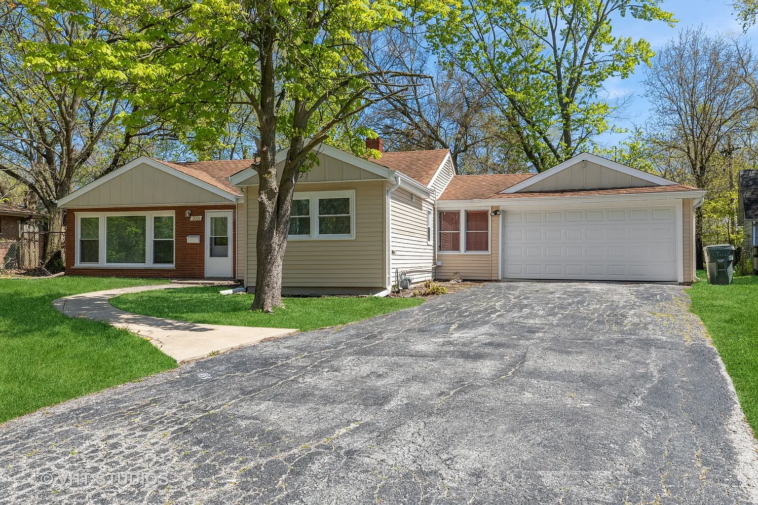 3001 Longfellow Ave photo 1