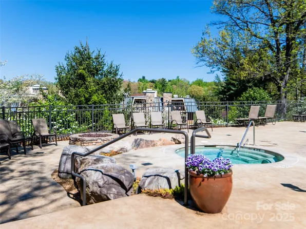 220 Bowling Park Rd, Asheville, NC 28803