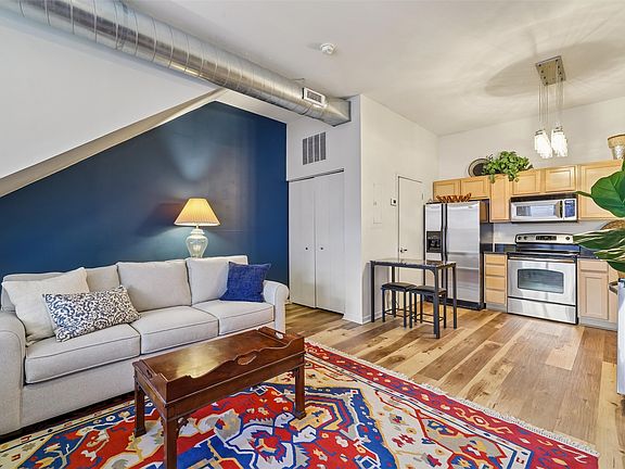 5th image of 400 E Locust St Unit 103