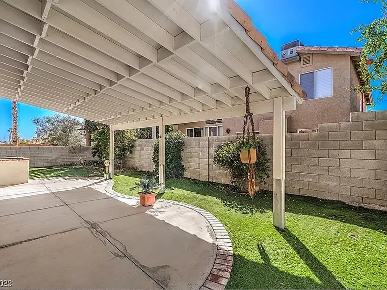 8939 Dove Cove Dr — Photo 33