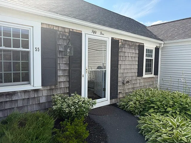 2 bed, 1040 sqft, $2,495 — Photo 2