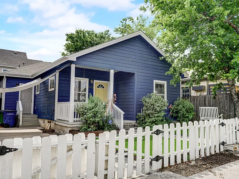 1302 Cedar Ave — Photo 2