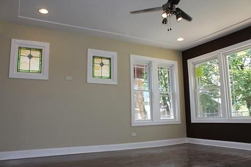2nd image of 1303 E Elmwood Ave