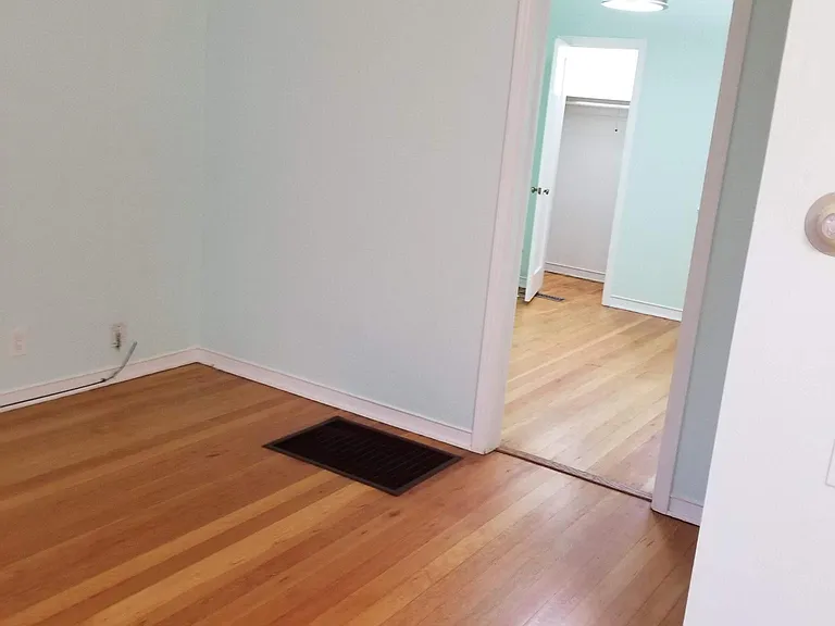 879 Roberts St #879 — Photo 13