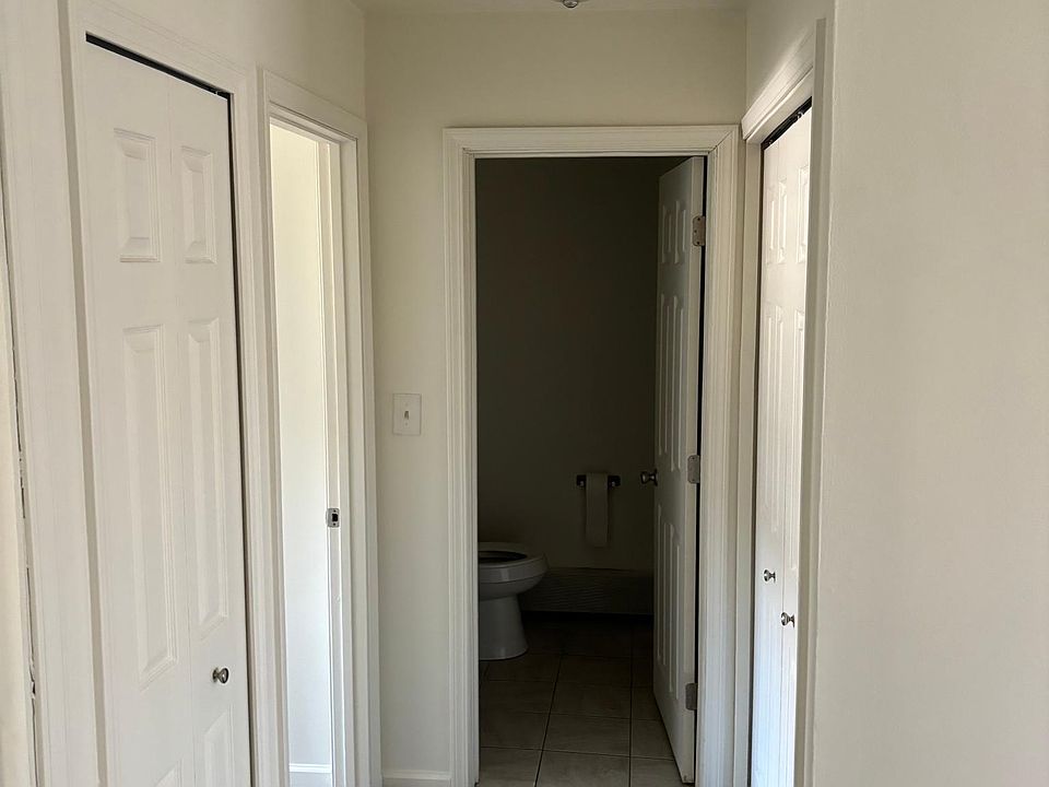 2nd image of 4067 Agnes Ave
