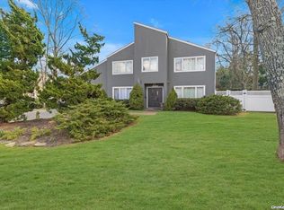 16 Middle Rd, Blue Point, NY 11715