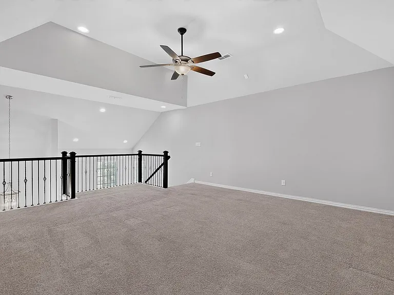 8261 Kentland Dr — Photo 37