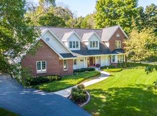 16885 Hidden Pond Ct, Brookfield, WI 53005