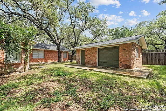 202 Donella Dr — Photo 29