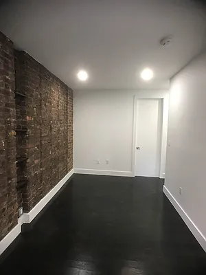 Rented by City Prime Commercial Realty  | media 10