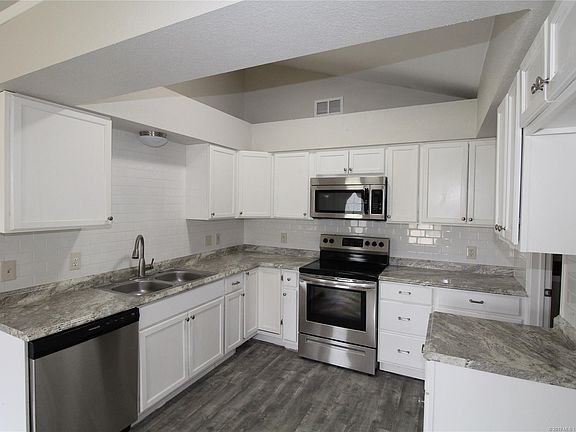 4th image of 22 Natalie Ln