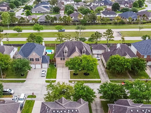 5th image of 2502 Pine Lake Dr