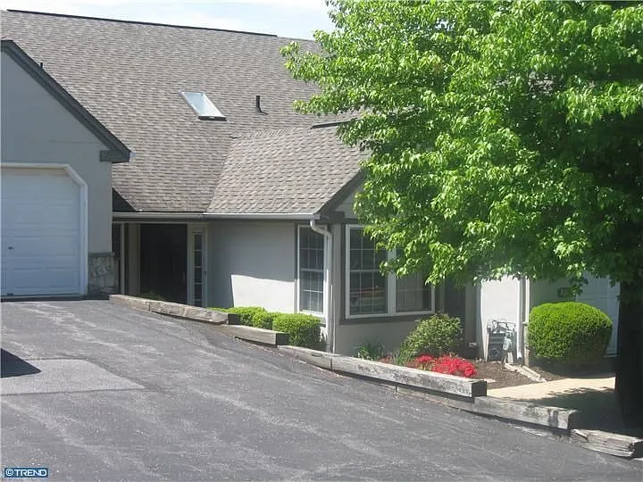 122 Hawthorne Ct photo 1