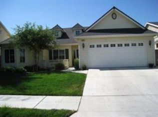 462 Powers Ave, Clovis, CA 93619