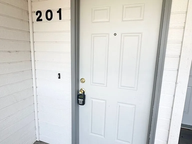 1656 Barlow — Photo 15