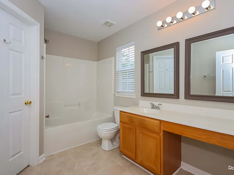 724 Georgie St — Photo 12