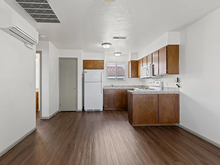 141 N 200 W — Photo 15