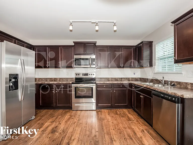 1512 Summer View Ln — Photo 6