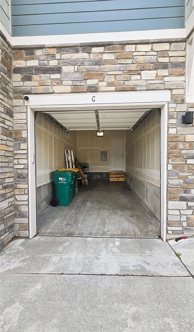 3 bed, 3.0 bath, 1456 sqft, $2,900 — Photo 3