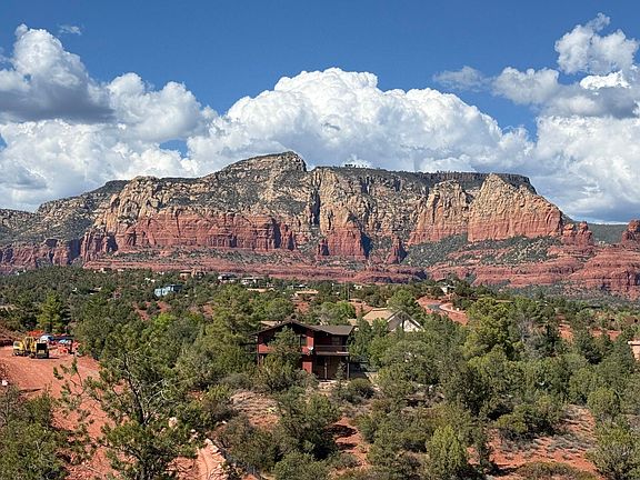 2nd image of 19 Sky Ridge Ct