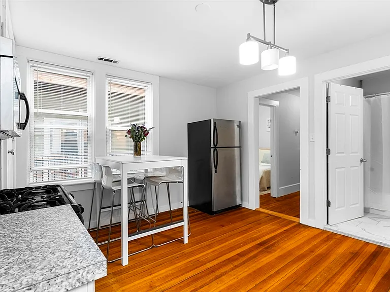 181 W 5th St #2 — Photo 4