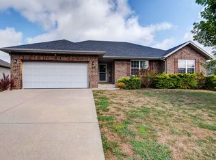 845 W Lorenza Dr, Nixa, MO 65714