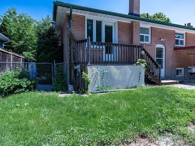 426 Seaton Dr — Photo 16