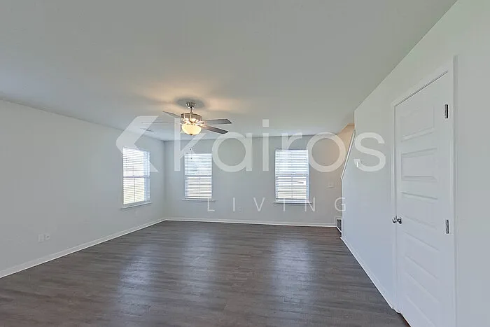 4 bed, 2.5 bath, 2371 sqft, $2,375 — Photo 4