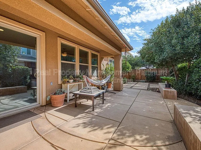 3470 Buckingham Ave — Photo 8