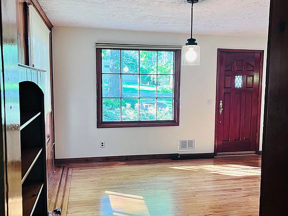 5th image of 60 Voorhis Pl