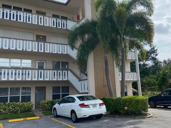 205 Greenbrier B, West Palm Beach, FL 33417